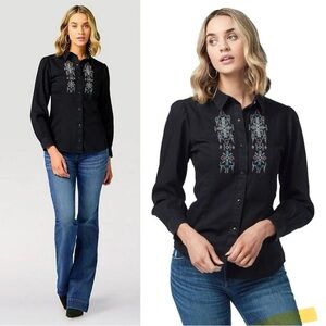 Women’s Wrangler Retro Black Denim Embroidered Black Pearl Snap button Size S